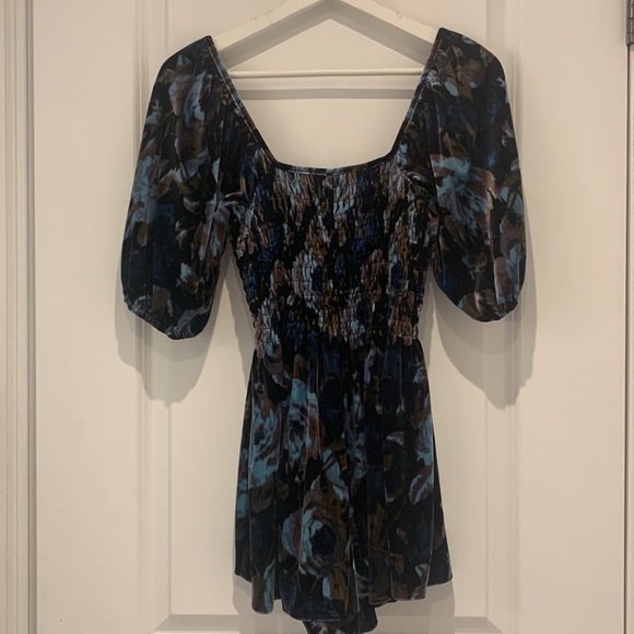 Urban Outfitters Velvet Floral Smocked Square Neck Pull On Romper - Picture 4 of 6